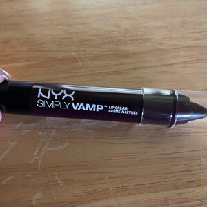 NYX Simply Vamp Lip Cream - Bold Dark Shade